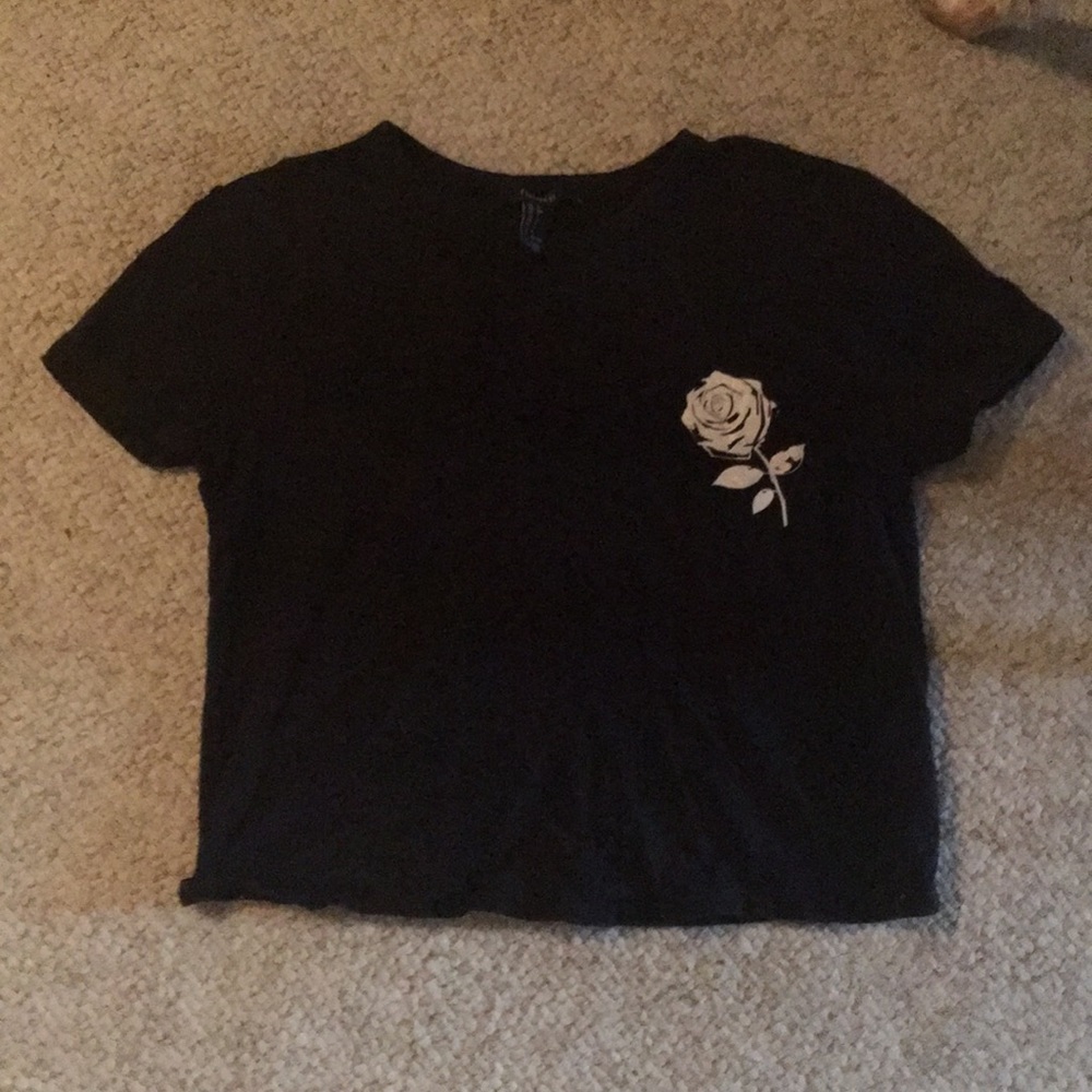 Black and white cropped rose T-shirt